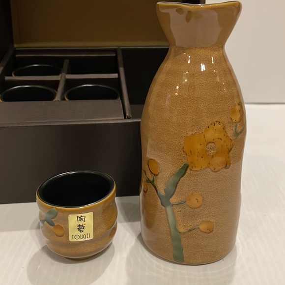 NWT Beautiful Tougei Saki Set Japanese Ceramic Saki Set 5 Piece - Picture 2 of 15